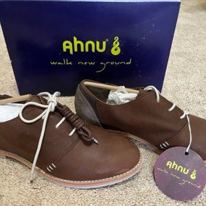 Ahnu Emery Shoes in Corduroy - Size 10 - Tags On